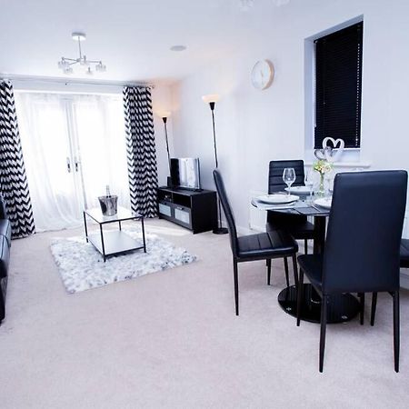 Mills Apartment - Two Bedroom En-Suite Apartment 北安普敦 外观 照片