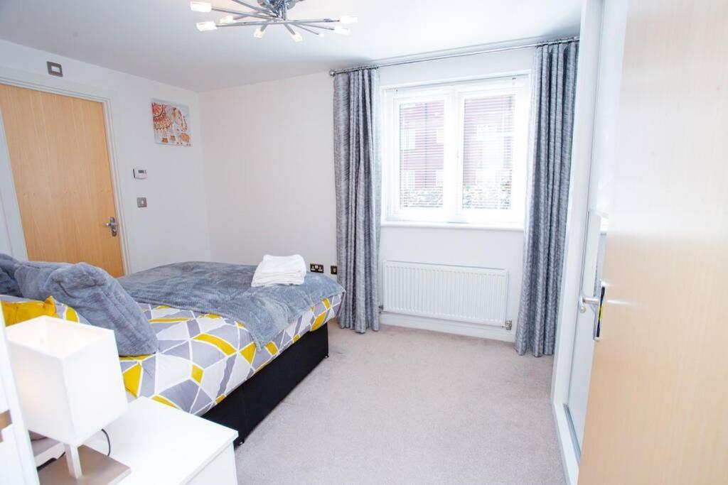 Mills Apartment - Two Bedroom En-Suite Apartment 北安普敦 外观 照片