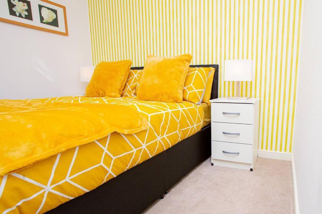 Mills Apartment - Two Bedroom En-Suite Apartment 北安普敦 外观 照片