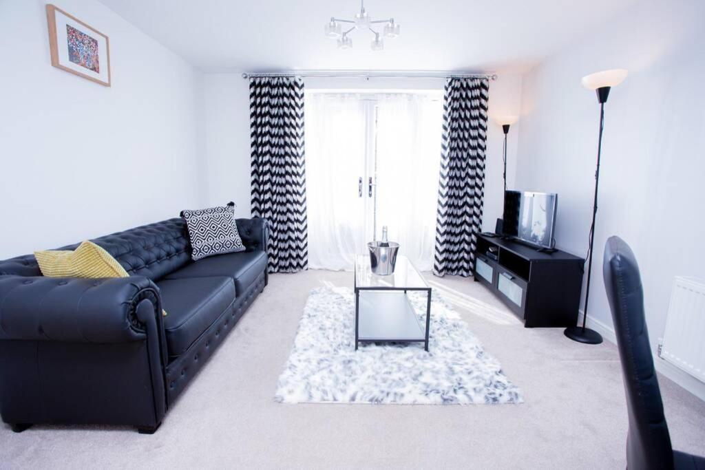 Mills Apartment - Two Bedroom En-Suite Apartment 北安普敦 外观 照片