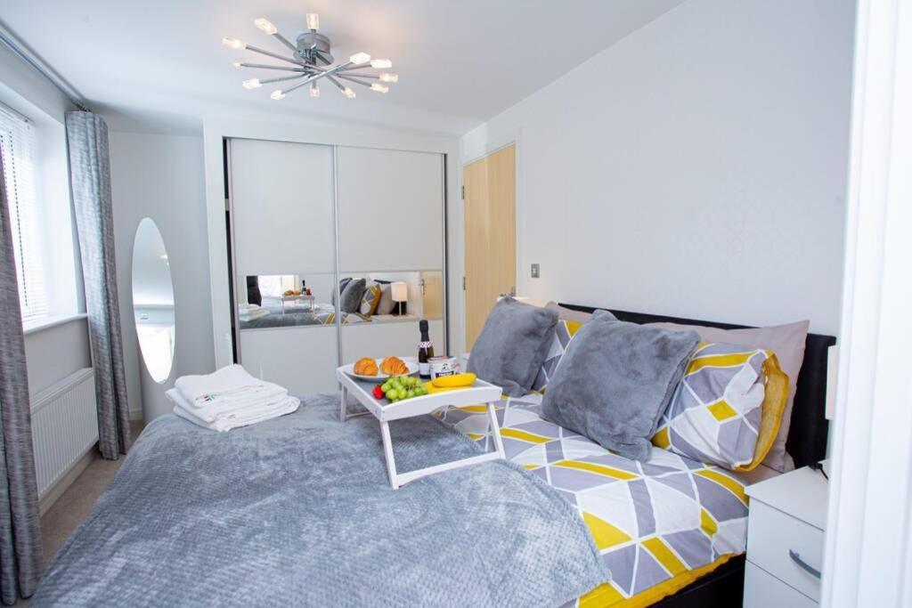 Mills Apartment - Two Bedroom En-Suite Apartment 北安普敦 外观 照片