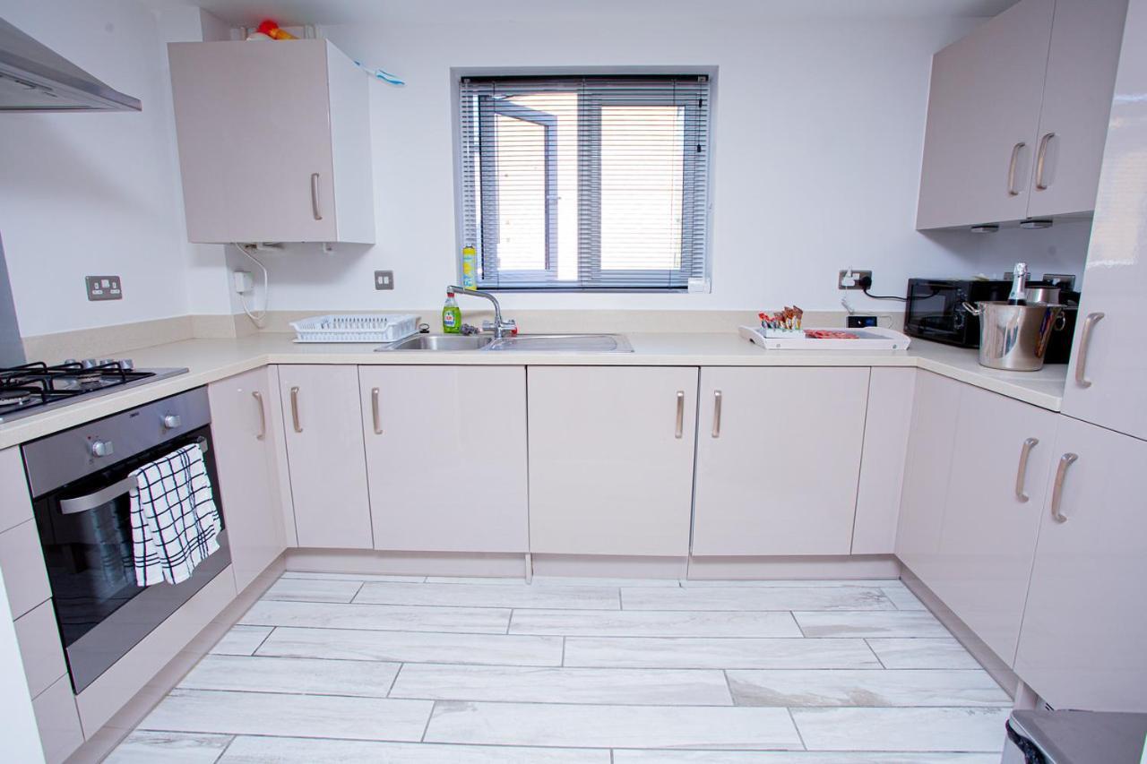 Mills Apartment - Two Bedroom En-Suite Apartment 北安普敦 外观 照片